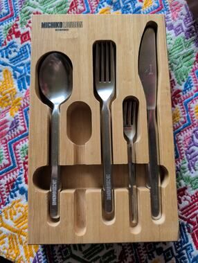 Michiko Koshimo London Martian 18-10 Stainless Flatware Set (4) + 2 Oyster Forks
